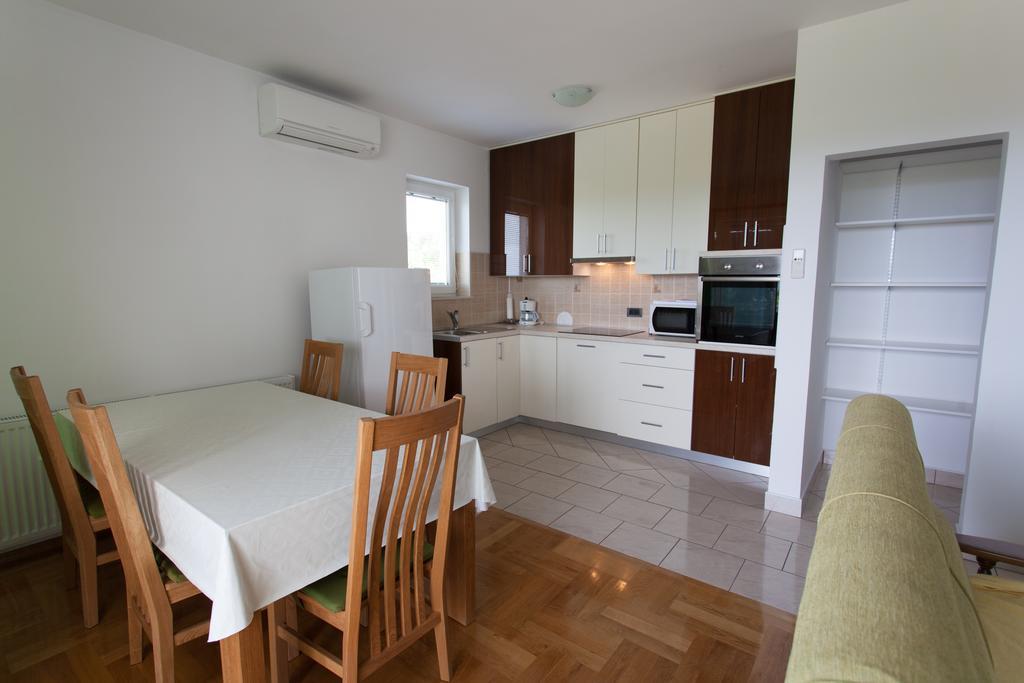 Apartments Gorancica Malinska Esterno foto